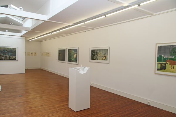 "Harmony in my head", Holzschnitte von Uta Zaumseil und Text/Bild-Arbeiten von Barbara Wrede im Hintergrund.
