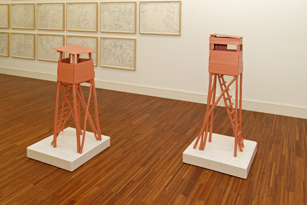 "o. T. (Hochstände)" in der Ausstellung "Ich und die Wirklichkeit"